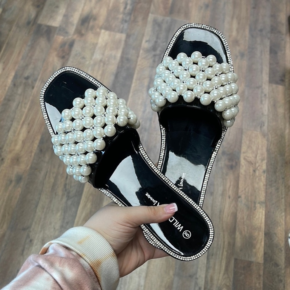 BRAND NEW! Pearl Sandals!